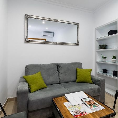 Holi-Rent Salado Apartment Севиля Екстериор снимка