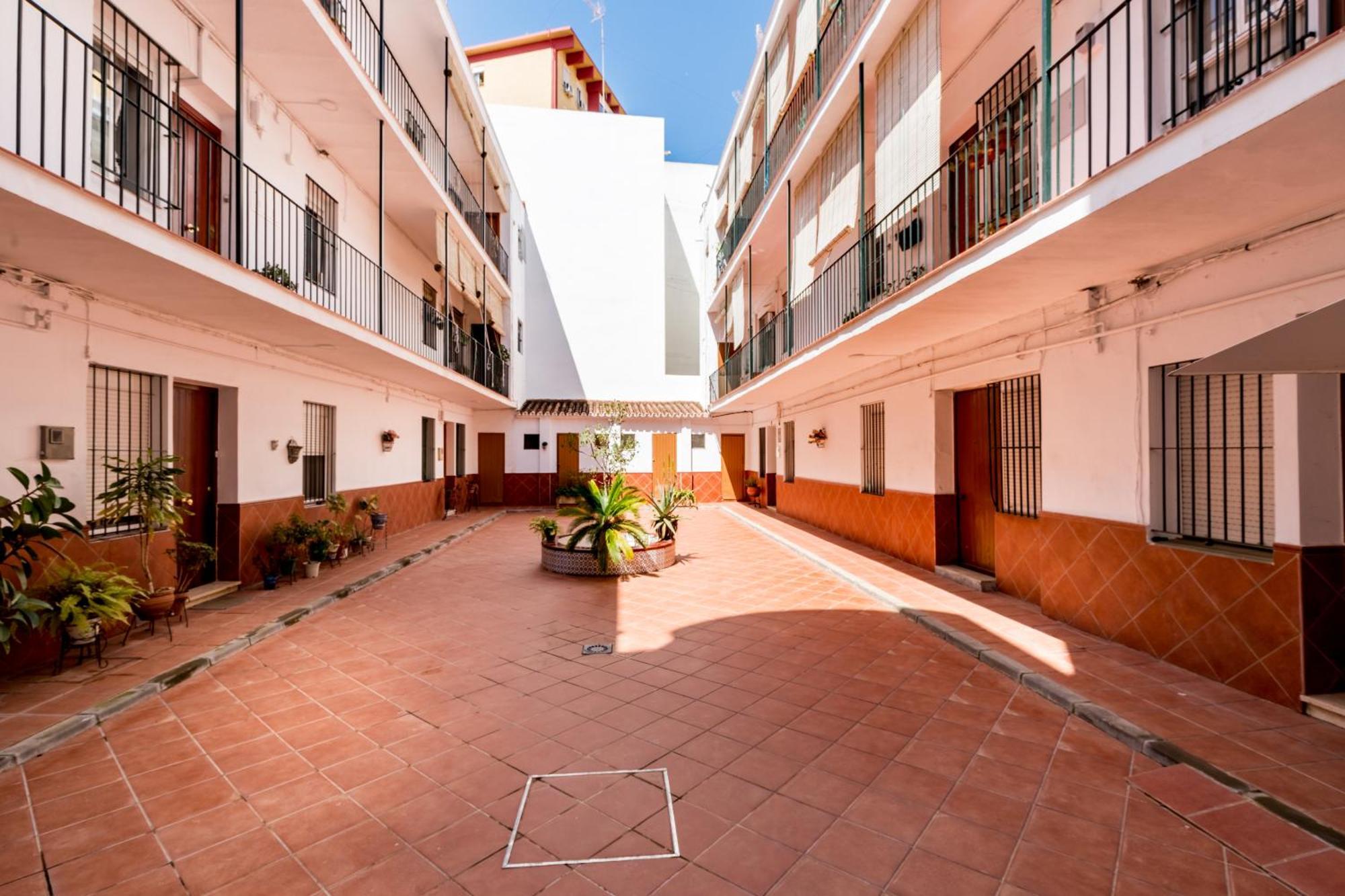 Holi-Rent Salado Apartment Севиля Екстериор снимка