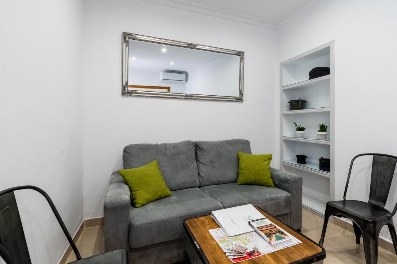 Holi-Rent Salado Apartment Севиля Екстериор снимка