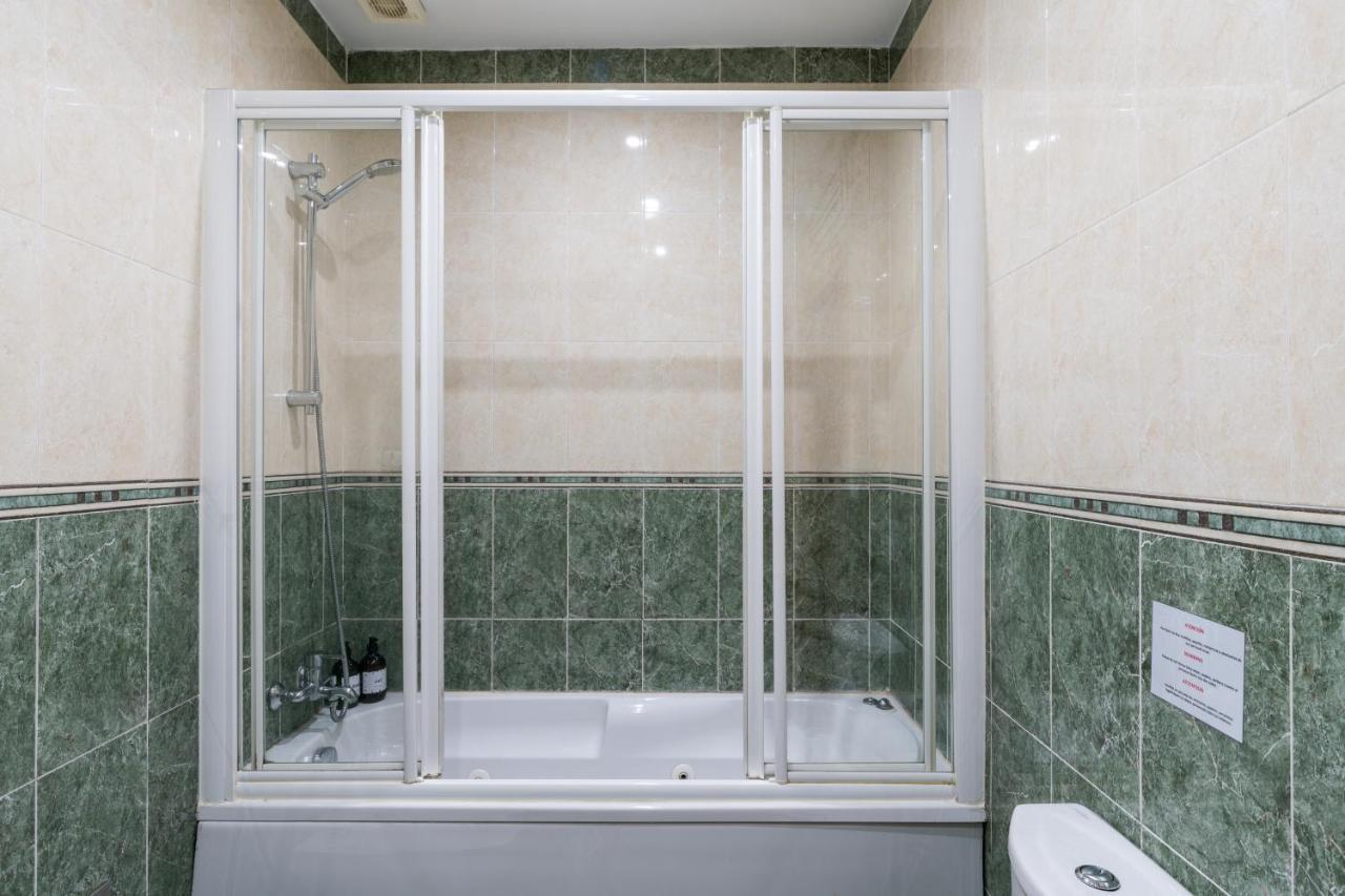 Holi-Rent Salado Apartment Севиля Екстериор снимка