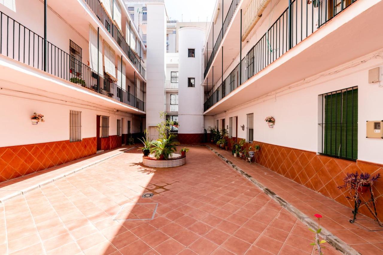 Holi-Rent Salado Apartment Севиля Екстериор снимка