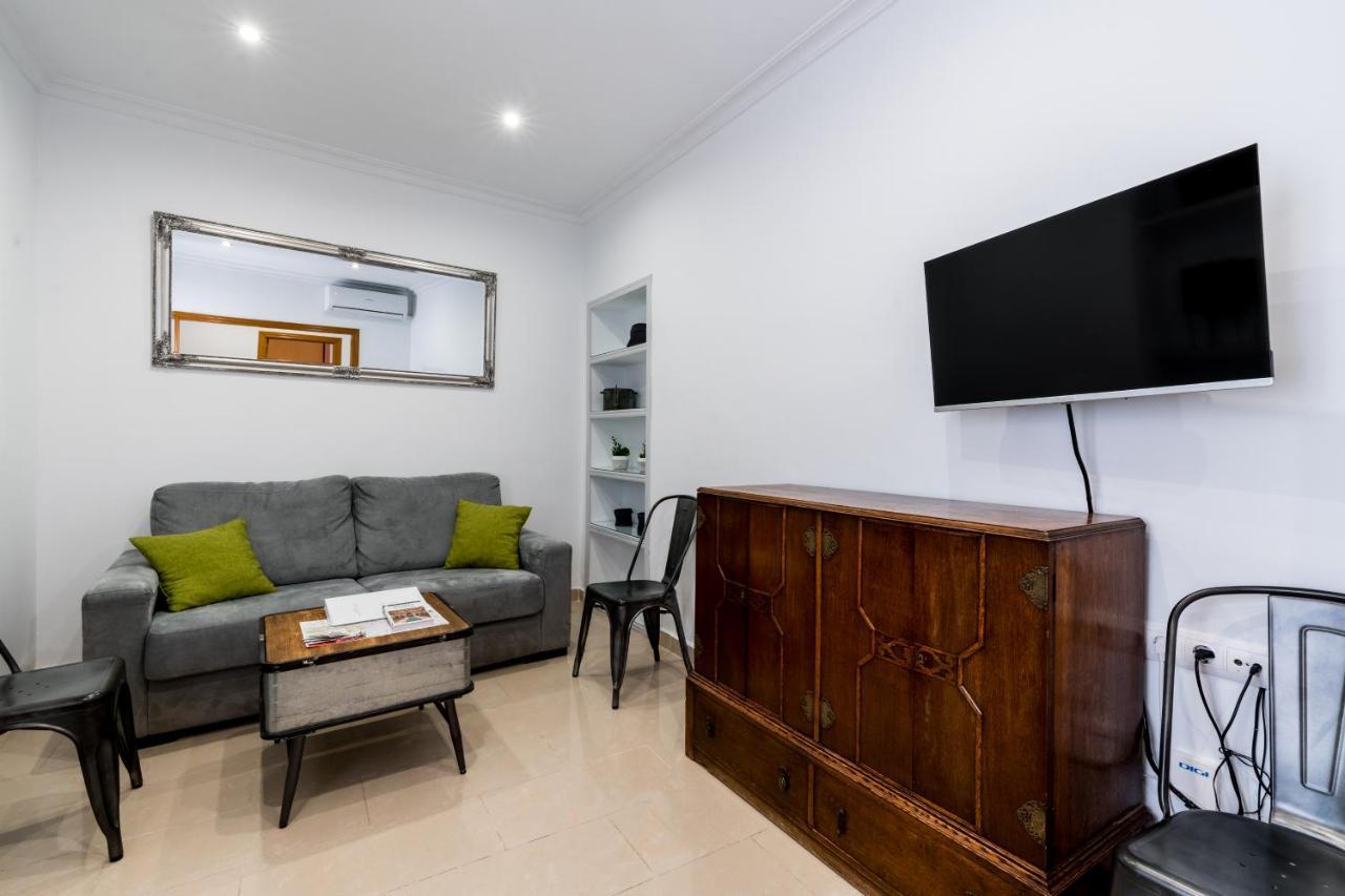 Holi-Rent Salado Apartment Севиля Екстериор снимка