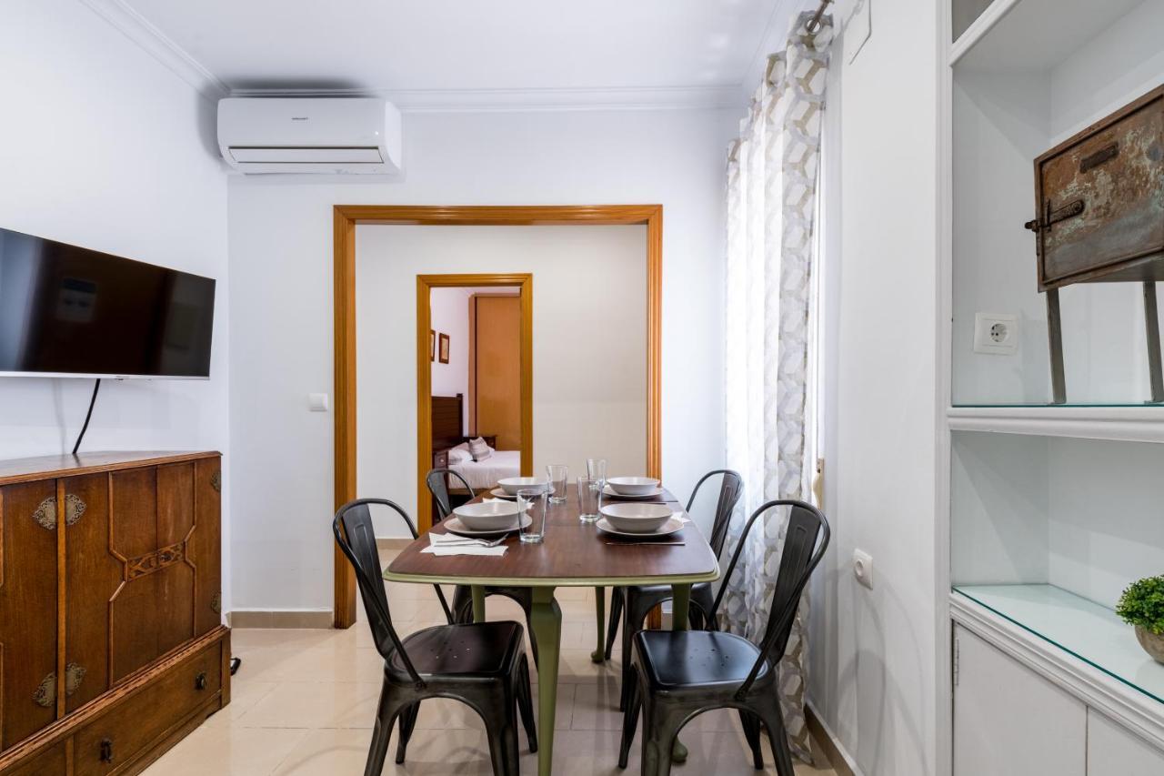Holi-Rent Salado Apartment Севиля Екстериор снимка
