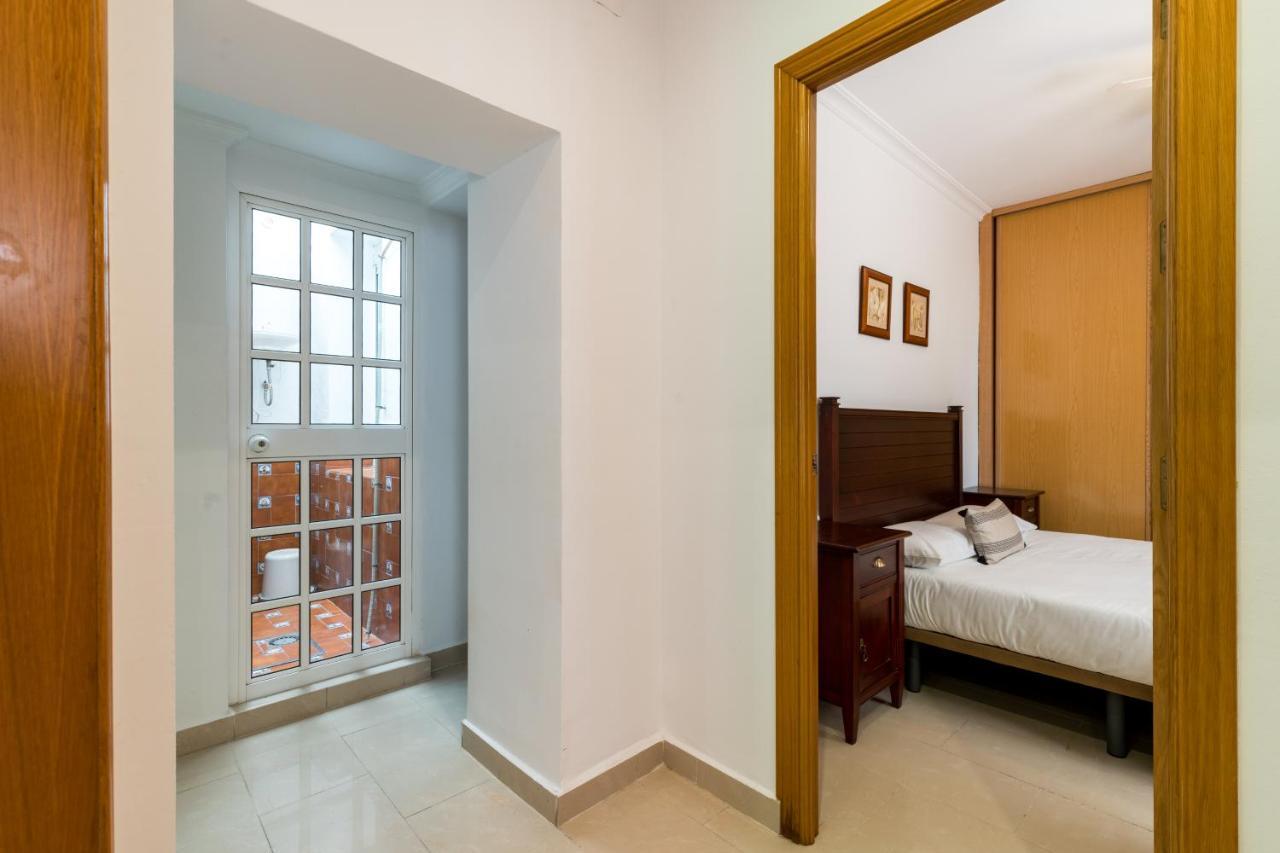 Holi-Rent Salado Apartment Севиля Екстериор снимка