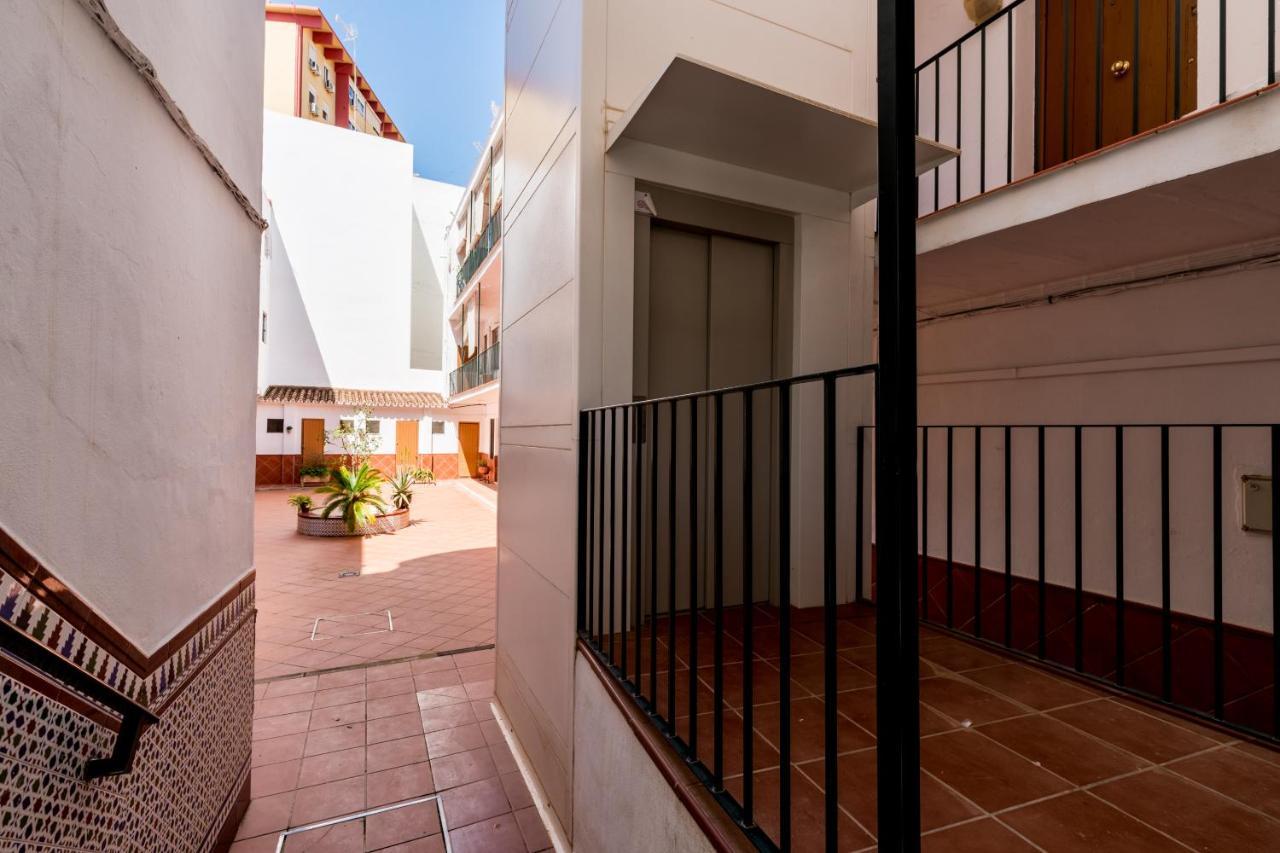 Holi-Rent Salado Apartment Севиля Екстериор снимка