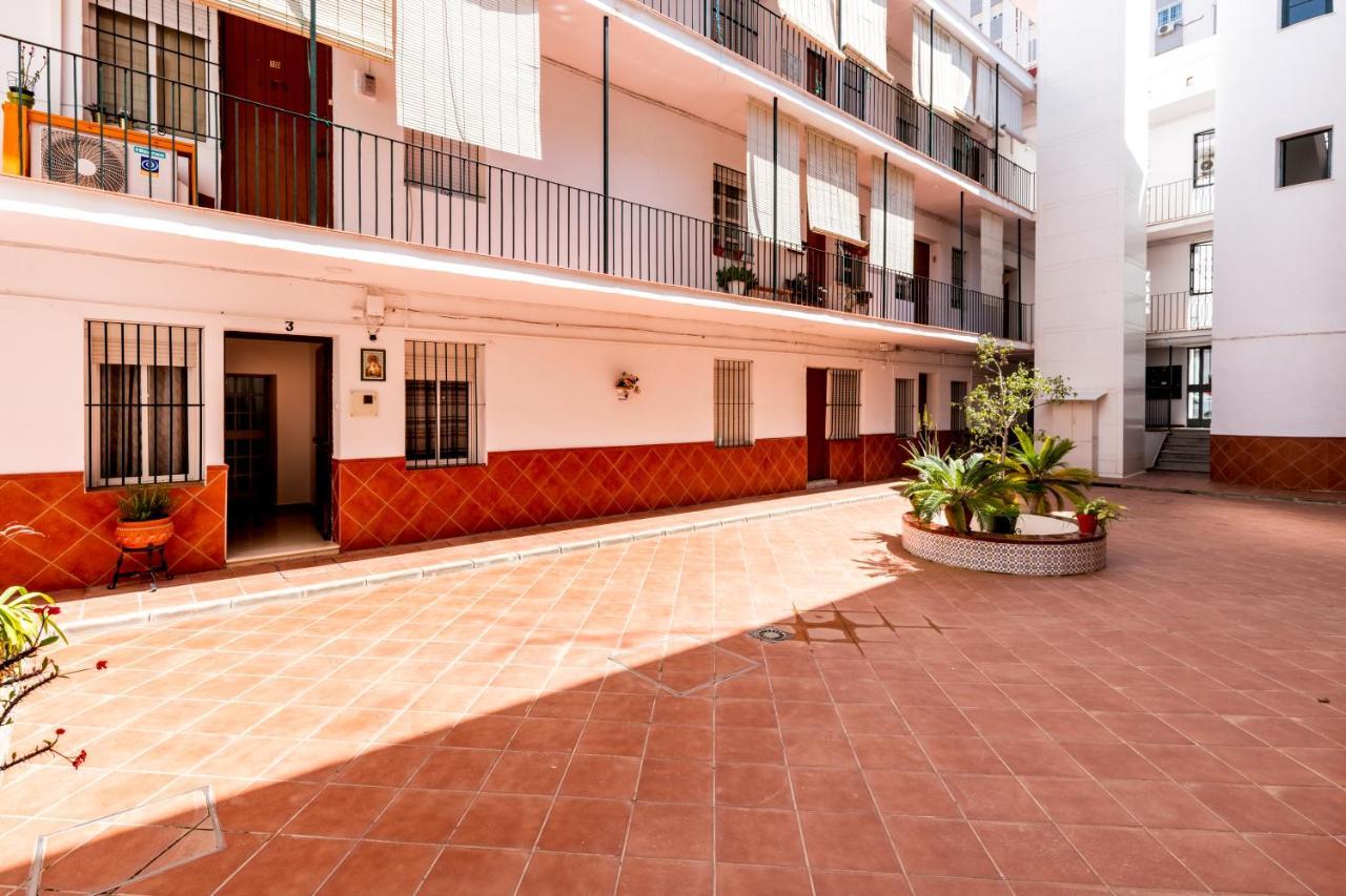 Holi-Rent Salado Apartment Севиля Екстериор снимка