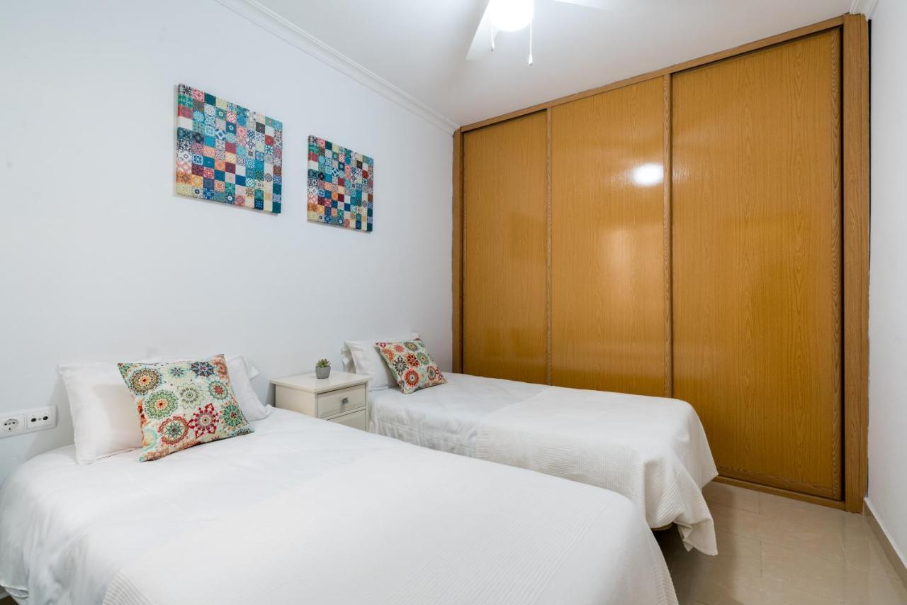 Holi-Rent Salado Apartment Севиля Екстериор снимка