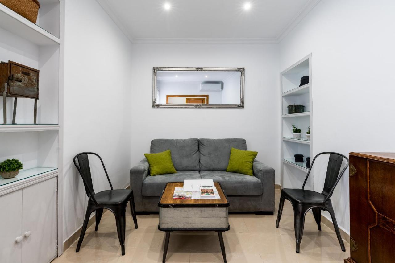 Holi-Rent Salado Apartment Севиля Екстериор снимка