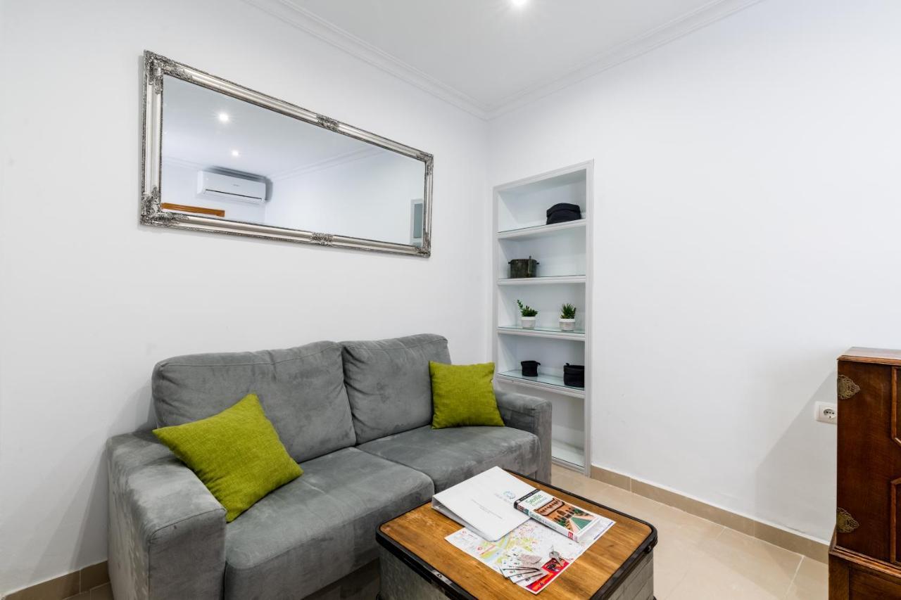 Holi-Rent Salado Apartment Севиля Екстериор снимка