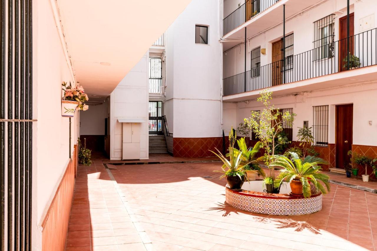 Holi-Rent Salado Apartment Севиля Екстериор снимка