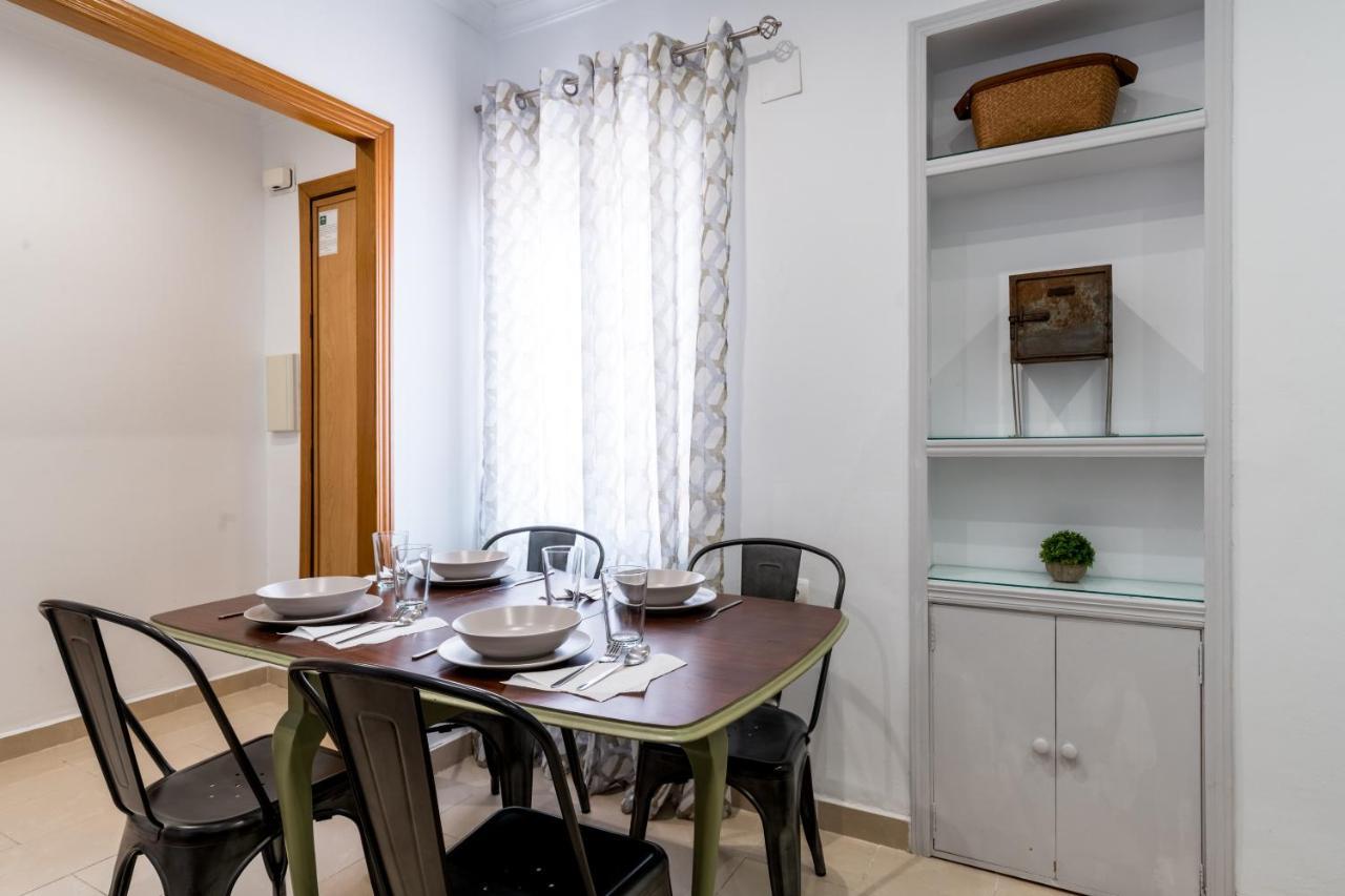 Holi-Rent Salado Apartment Севиля Екстериор снимка