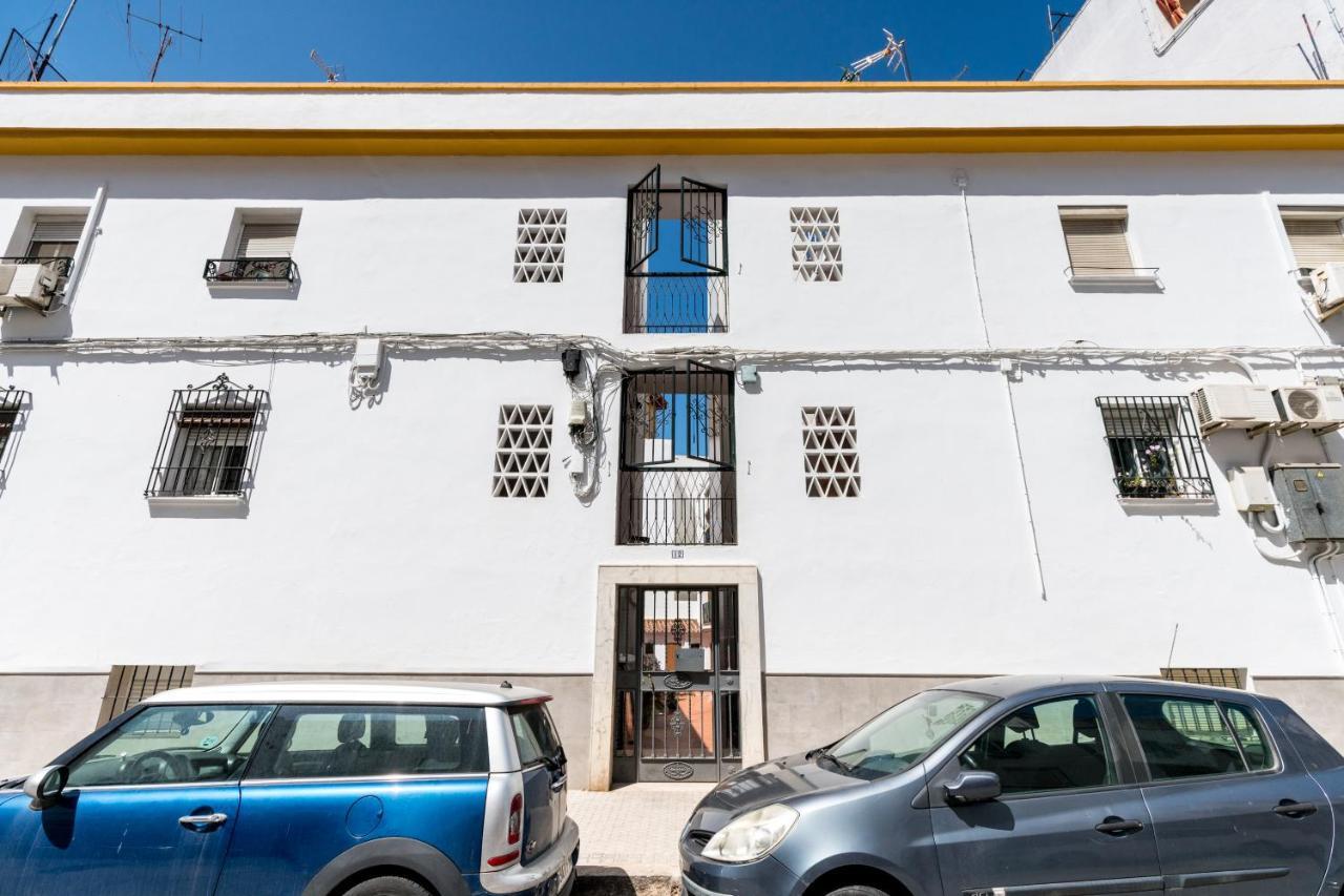 Holi-Rent Salado Apartment Севиля Екстериор снимка